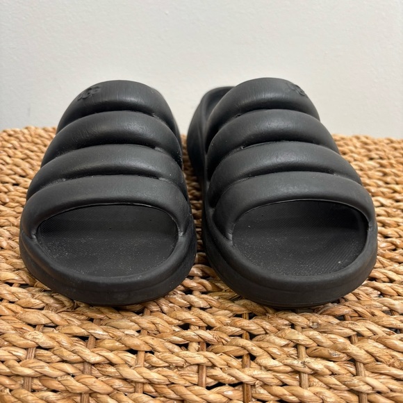 Ugg‎ Sport Yeah Slide Sandal in Black Kids Size 2. - Picture 2 of 7